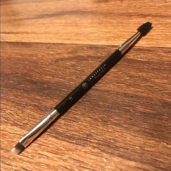 Anastasia Beverly Hills #12 Eyebrow Brush - Picture 2 of 2